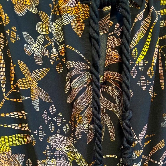 A New Day Black Tropical Print Romper - Picture 2 of 2